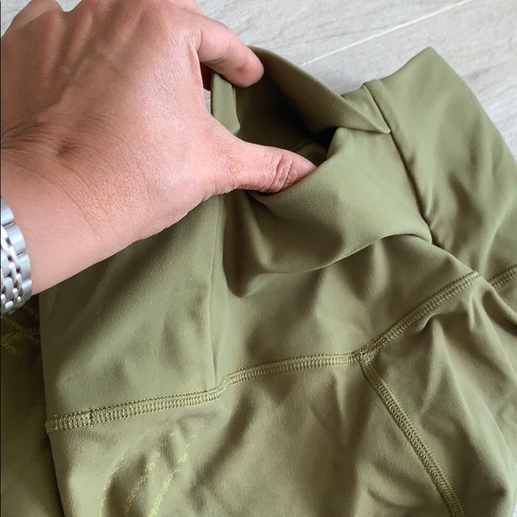 Lululemon leggings size 4 - Picture 4 of 8